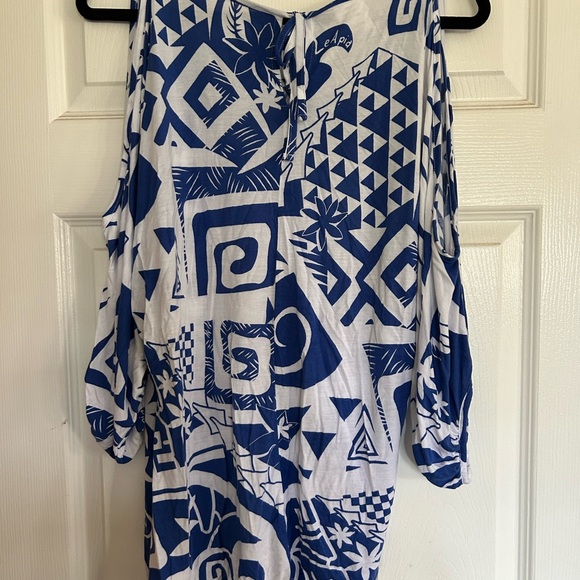 Missing Polynesia Patterned Top - Picture 2 of 3